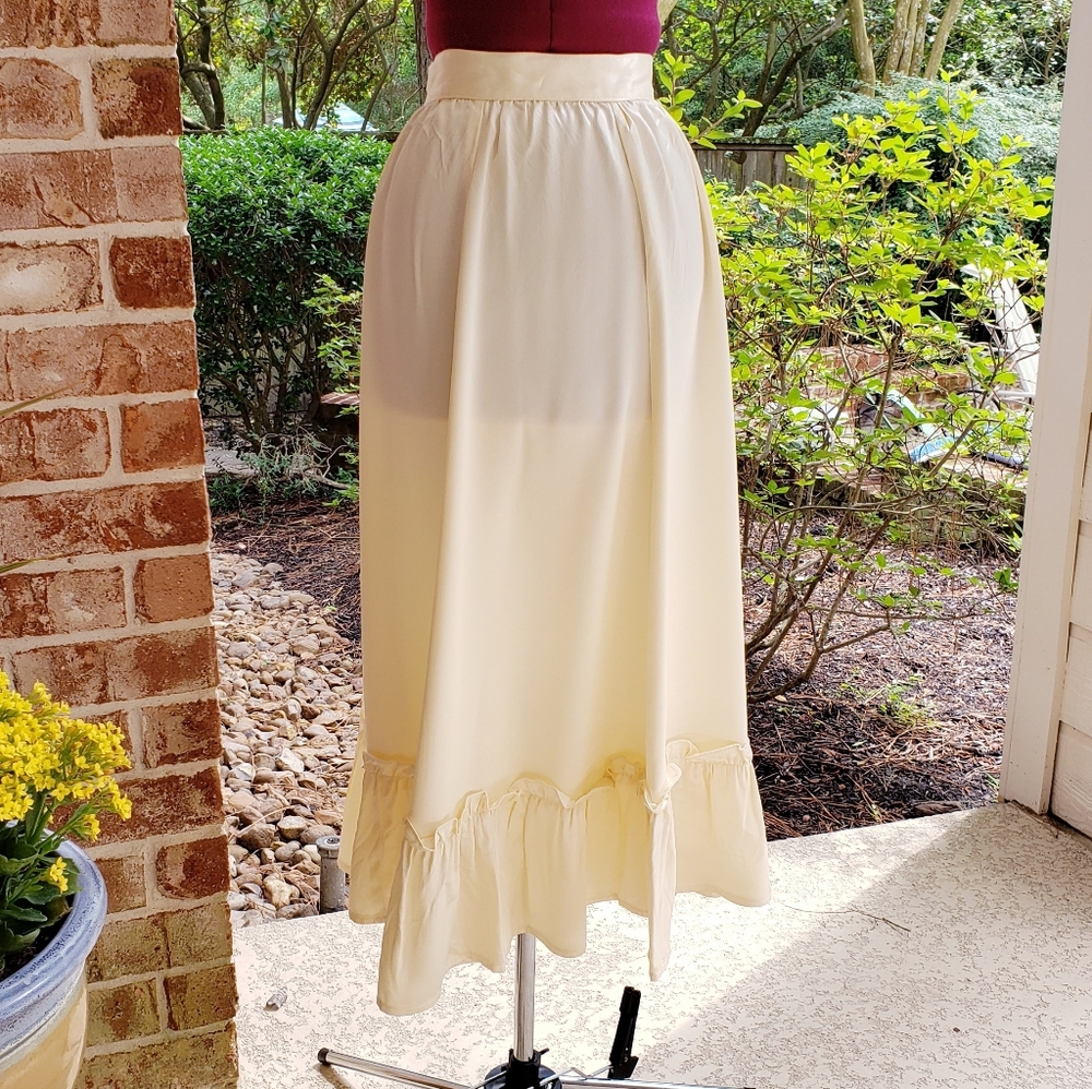 Gunne sax cream prairie ruffle trim skirt